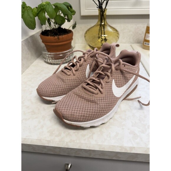 Nike Shoes - Nike Air Max Motion Low Women’s Size 8.5 'Pink Particle' Running Training Shoes